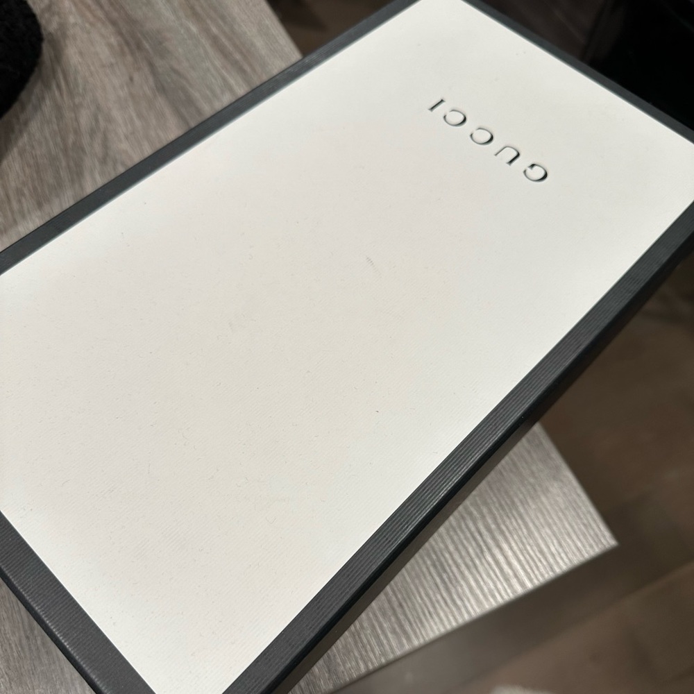 Gucci women’s shoe box